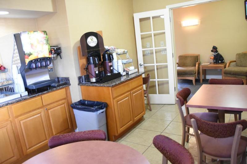 Howard Johnson By Wyndham Middletown Newport Area Εξωτερικό φωτογραφία